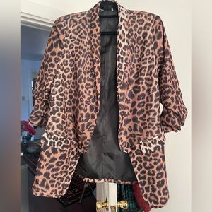 Love Token Leopard Blazer. Size Medium. No buttons. Sleeves 3/4.